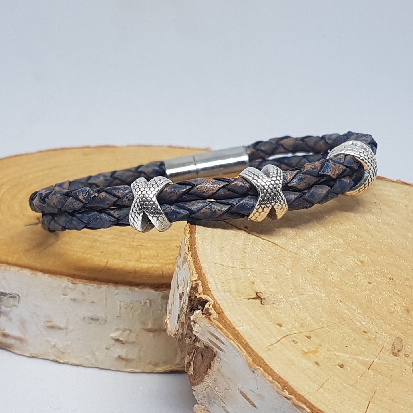 Dubbele leren armband met leerschuivers