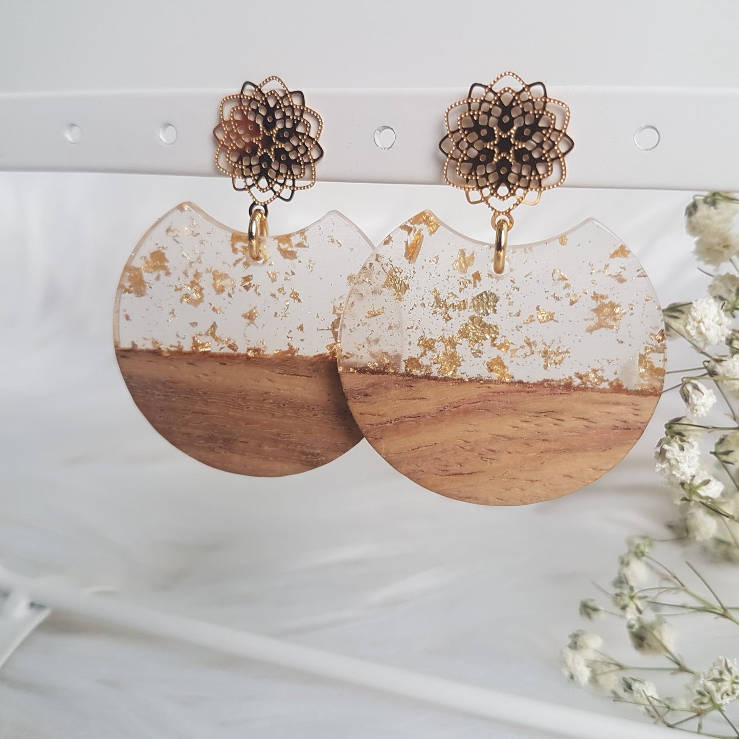 CreEZions oorbellen met bladgoud resin bedels