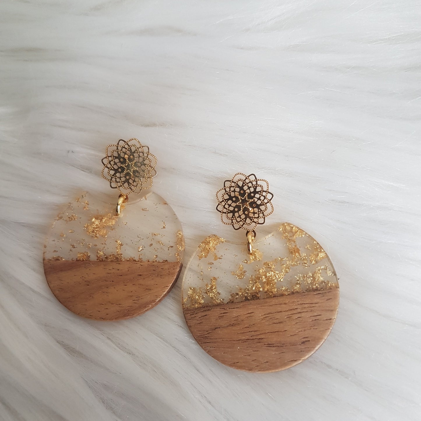 CreEZions oorbellen met bladgoud resin bedels