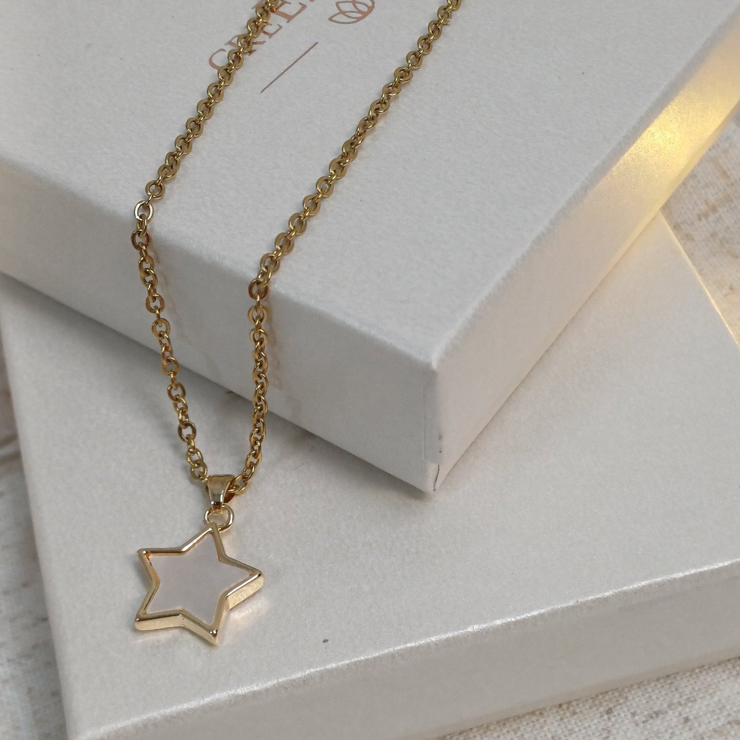 CreEZions stainless steel ketting met sterretje van parelmoer