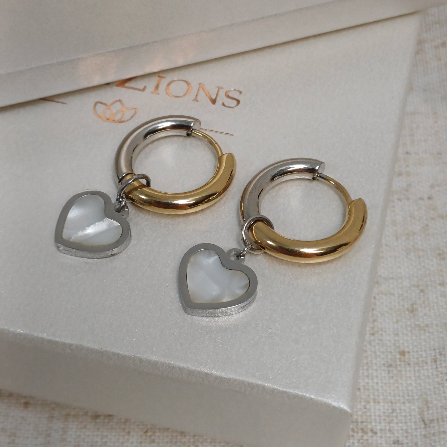 CreEZions oorbellen in zilver en goud met schelp bedel hartje
