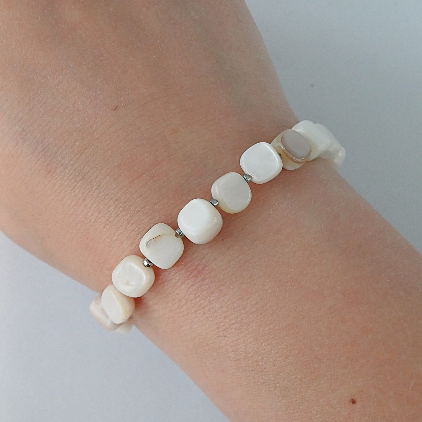 Elegante armband met vierkante schelp kralen