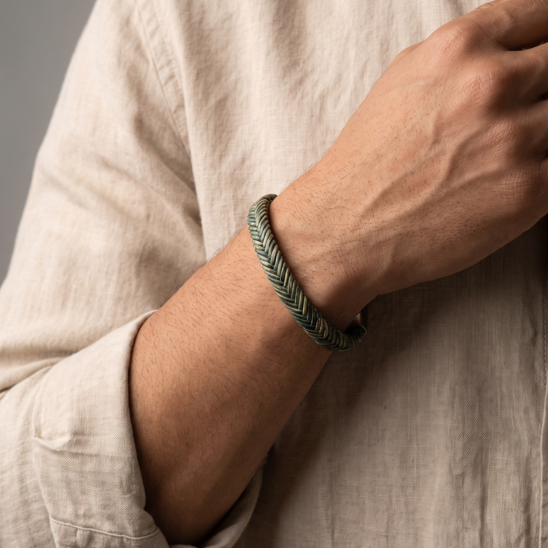 Fijn gevlochten groene leren heren armband