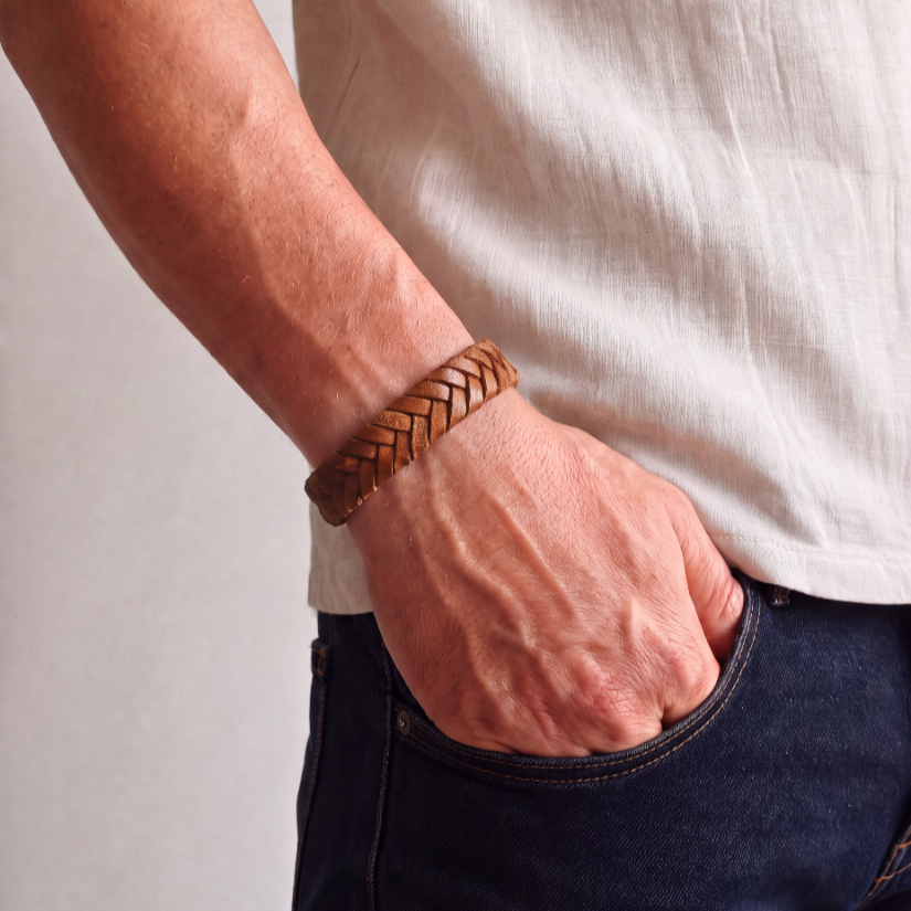 Heren armband van soepel gevlochten echt leer cognac