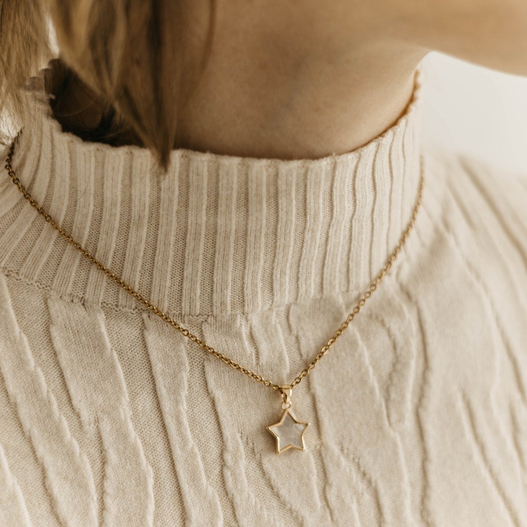 CreEZions stainless steel ketting met sterretje van parelmoer