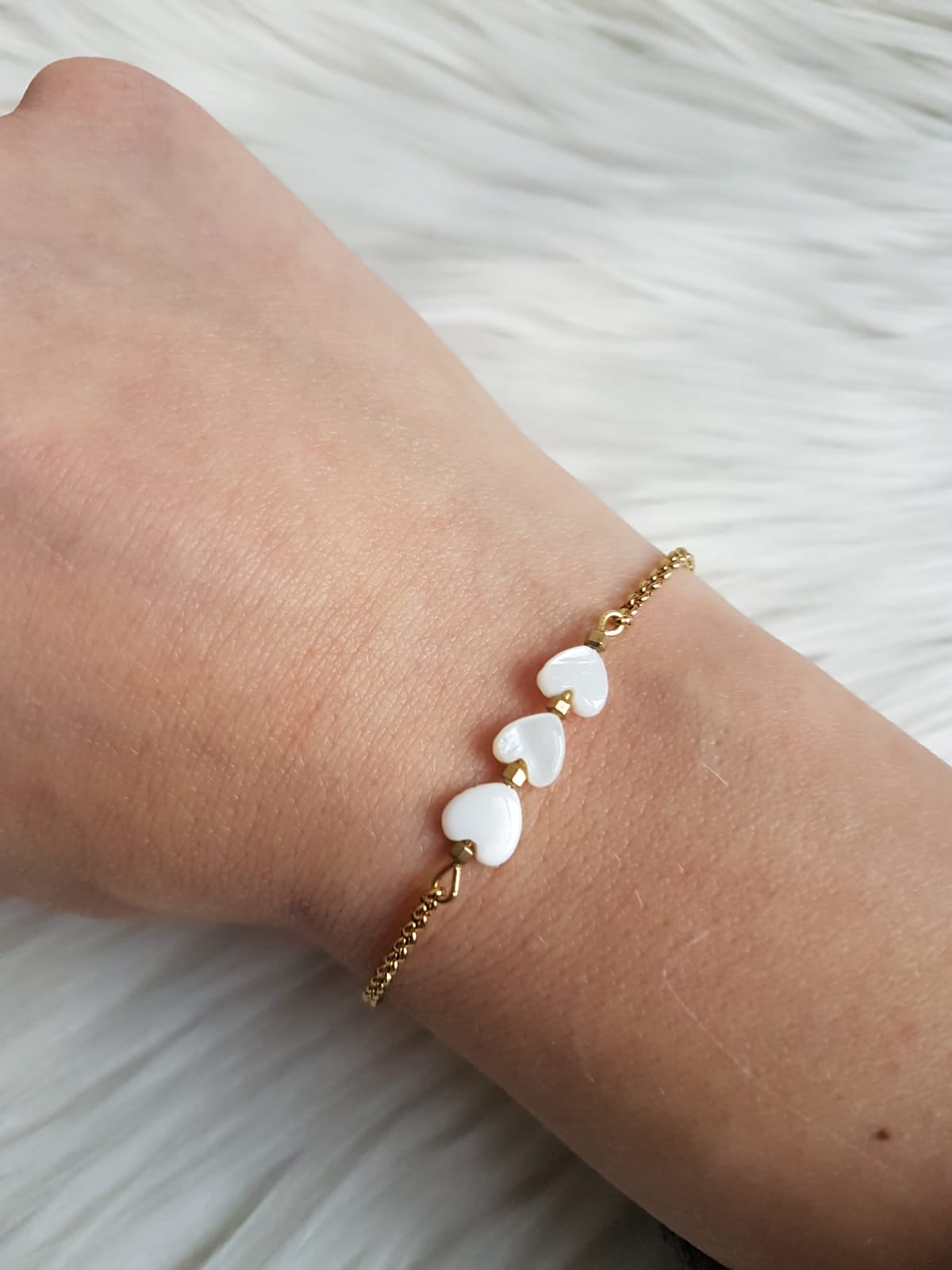 CreEZions armbandje met schelphartjes