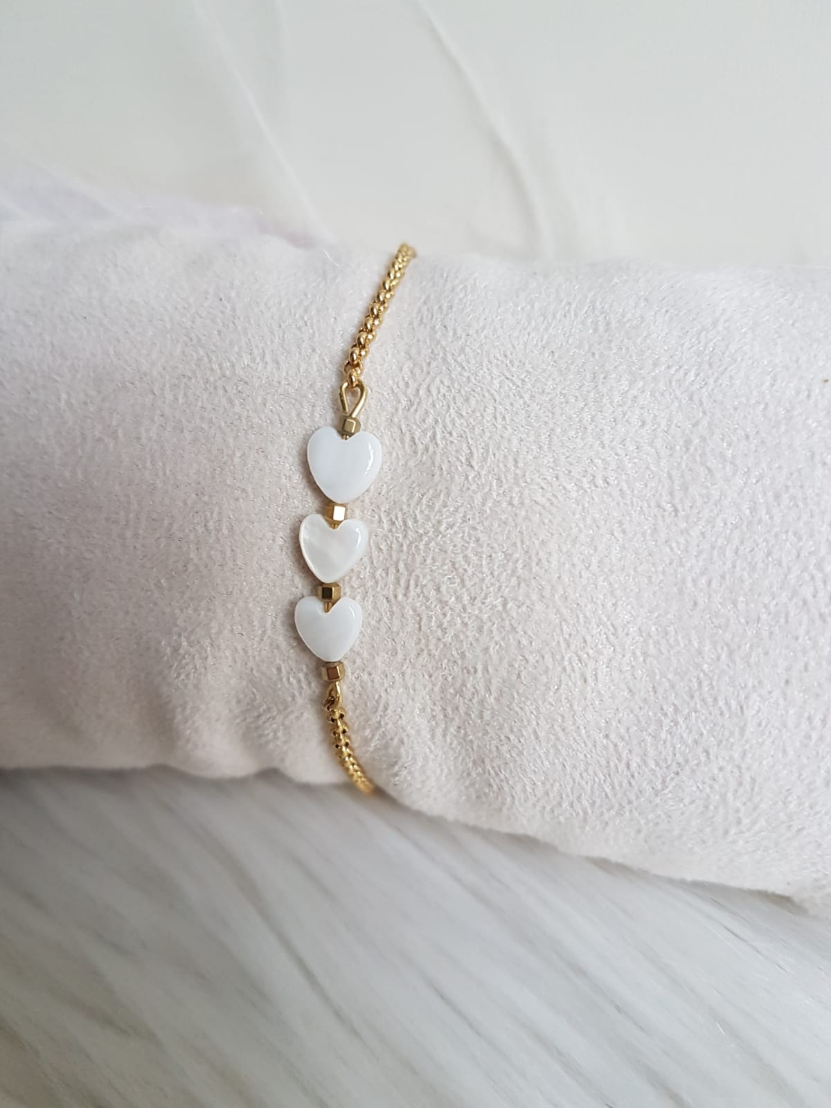 CreEZions armbandje met schelphartjes