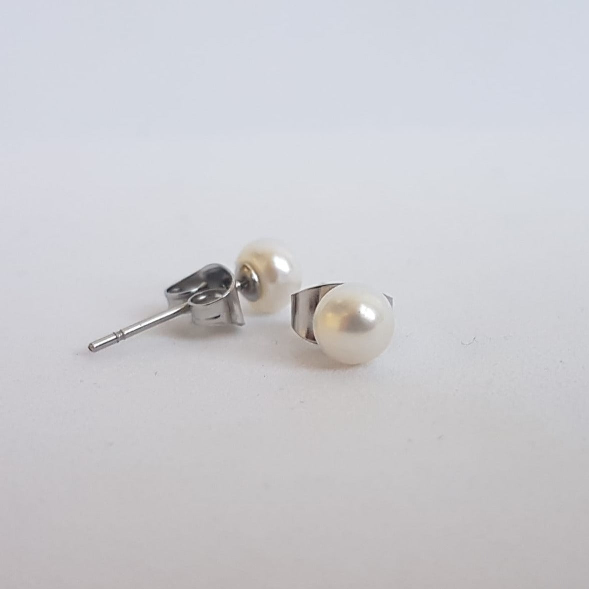 Oorknopjes met zoetwaterparels (6 mm/zilver)
