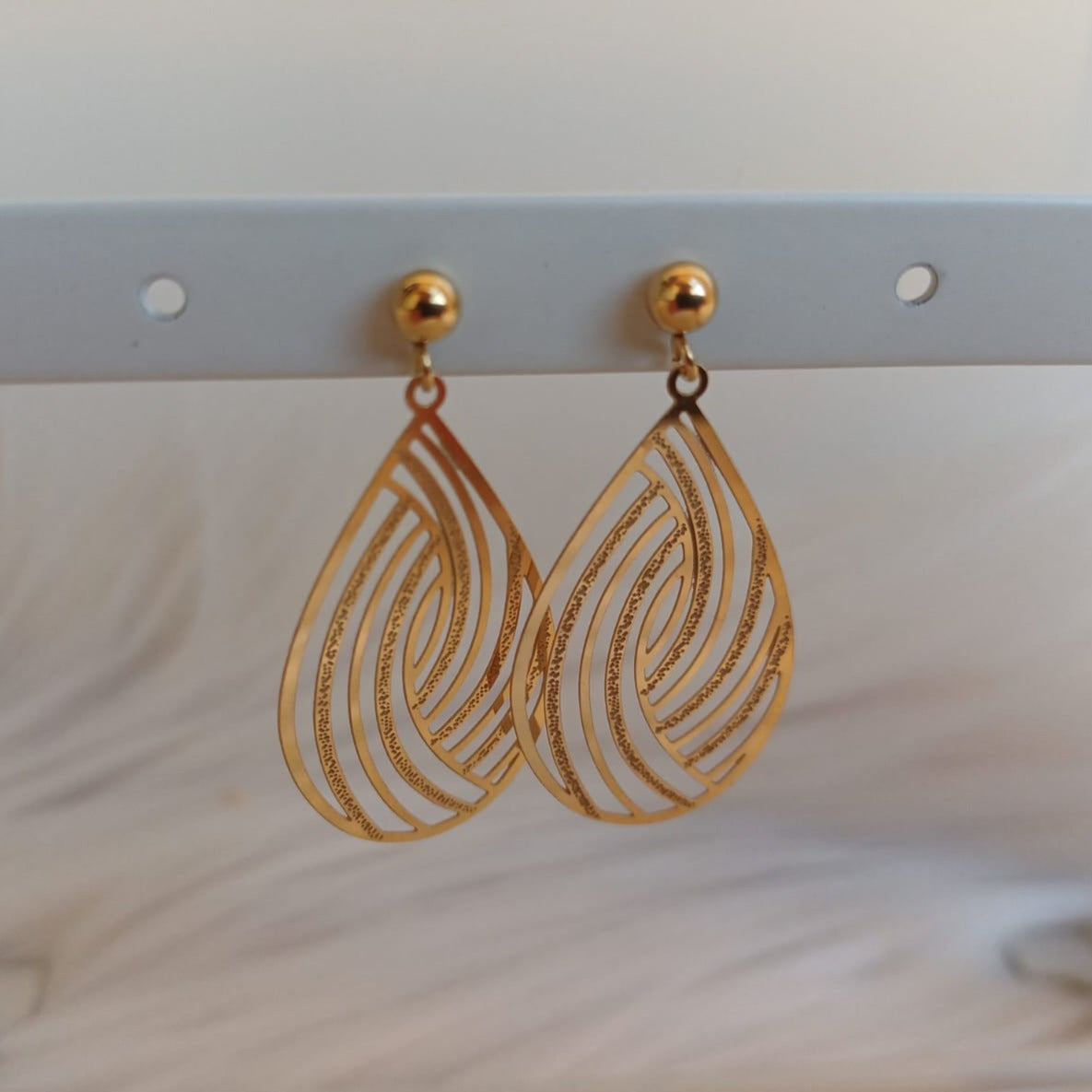 Oorstekers met Bohemian drop bedels (goudkleurig)