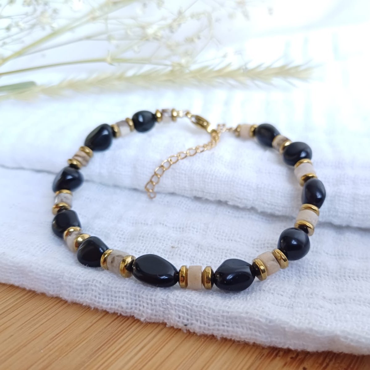 CreEZions armband met zwarte Obsidiaan en beige edelsteen disc kralen