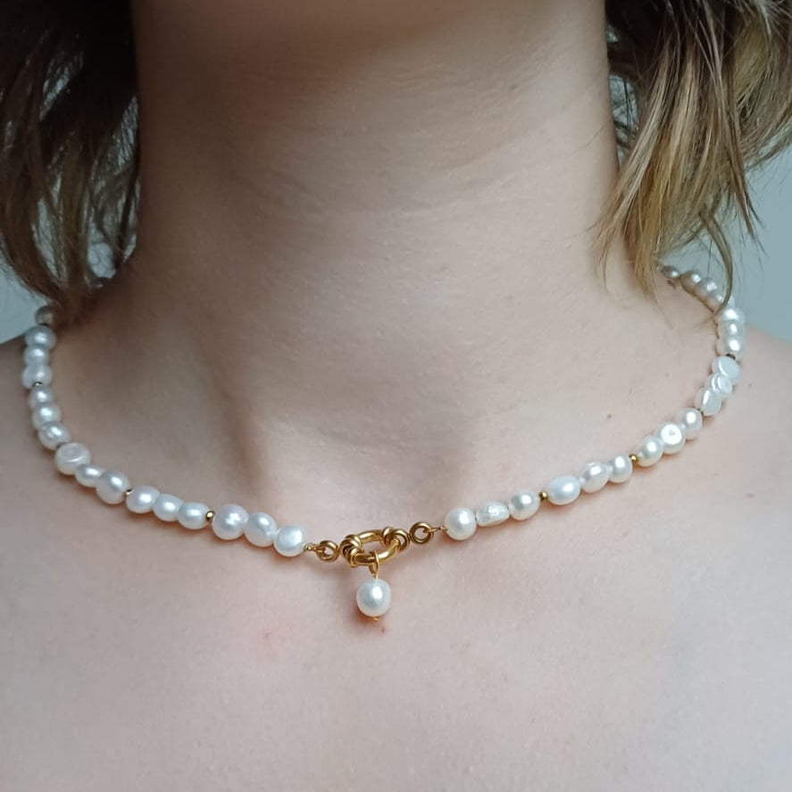 Ketting met zoetwaterparels en boeislot