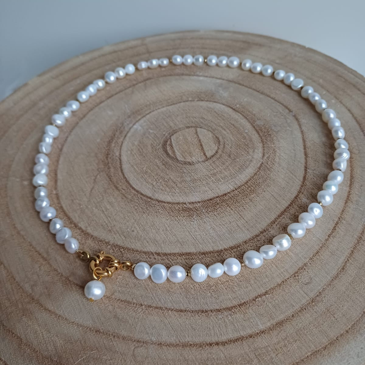 Ketting met zoetwaterparels en boeislot