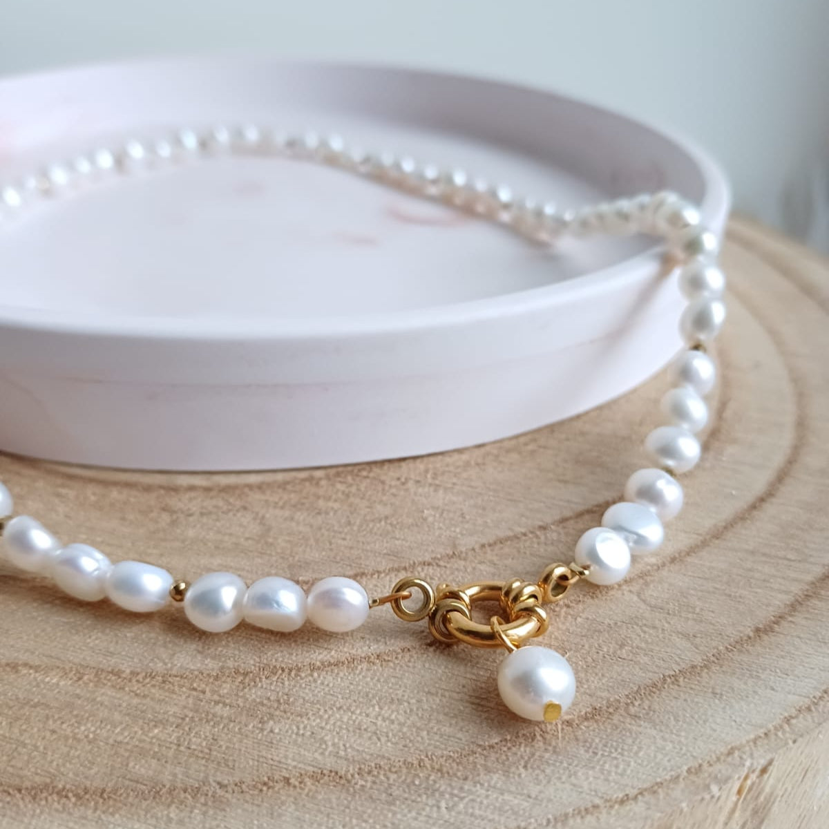 Ketting met zoetwaterparels en boeislot