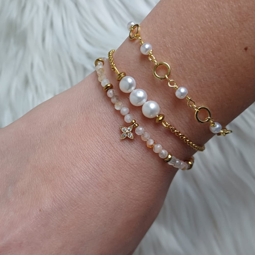 Stainless steel armband met drie zoetwaterparels