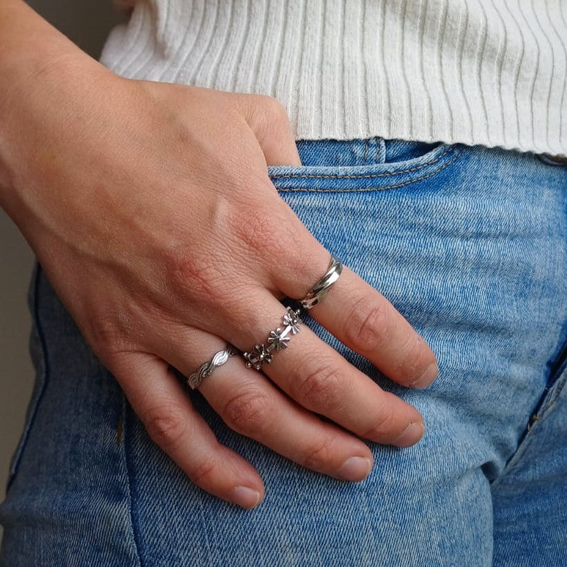 CreEZions RVS ring met gedraaide structuur
