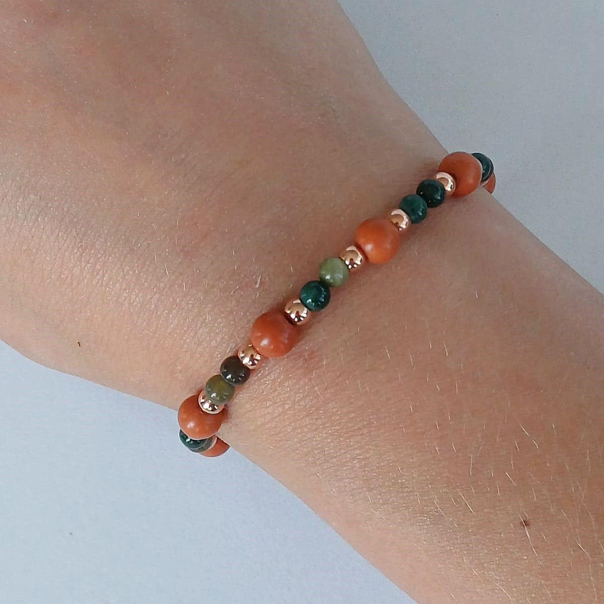 Kralenarmband met herfstkleuren
