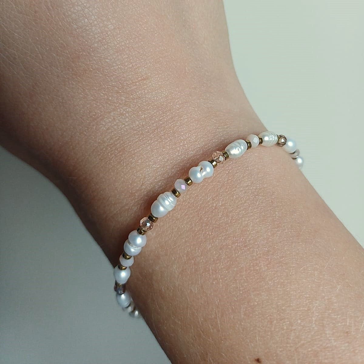 CreEZions fijne armband met zoetwaterparels en facetkraaltjes