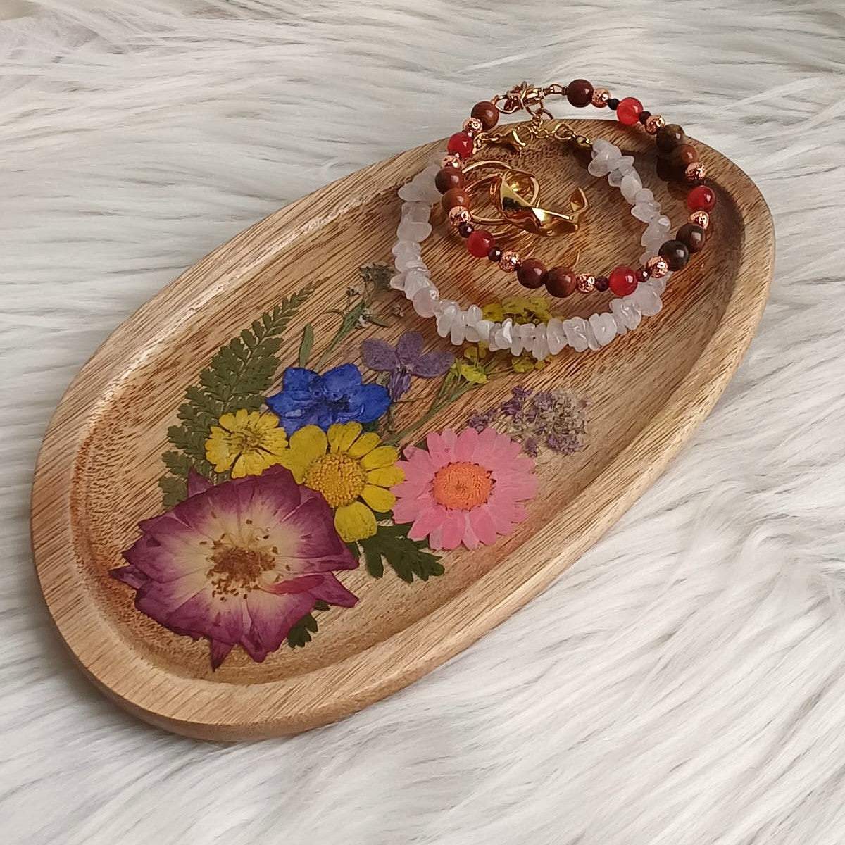 Ovaal houten sieradenschaaltje met bloemen