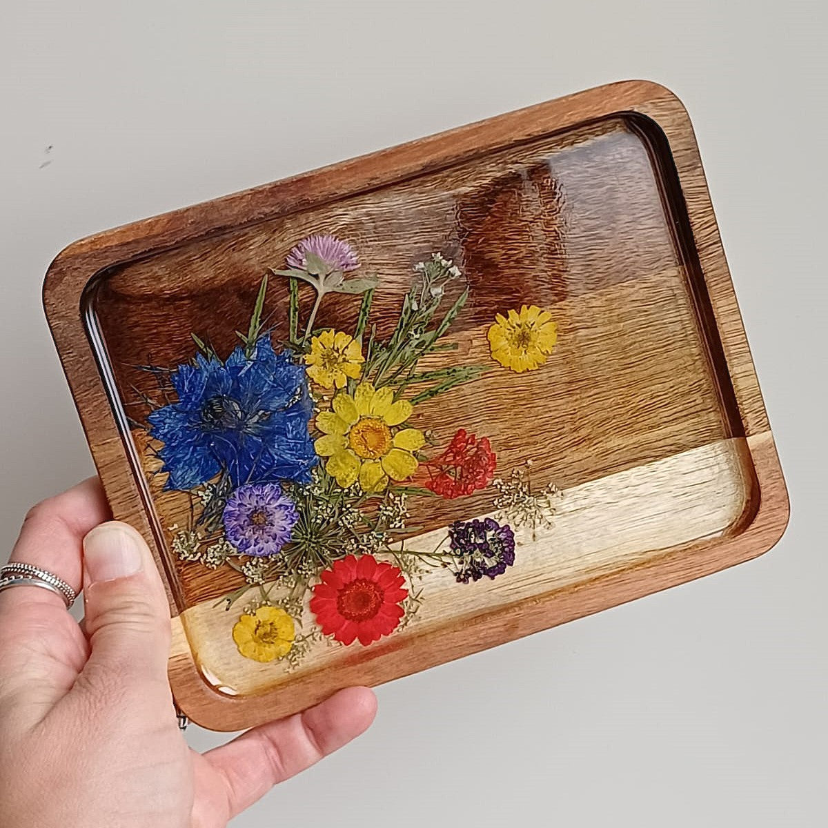 Rechthoekig schaaltje met bloemen