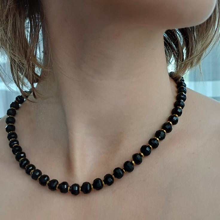 Gouden halsketting met zwarte onyx