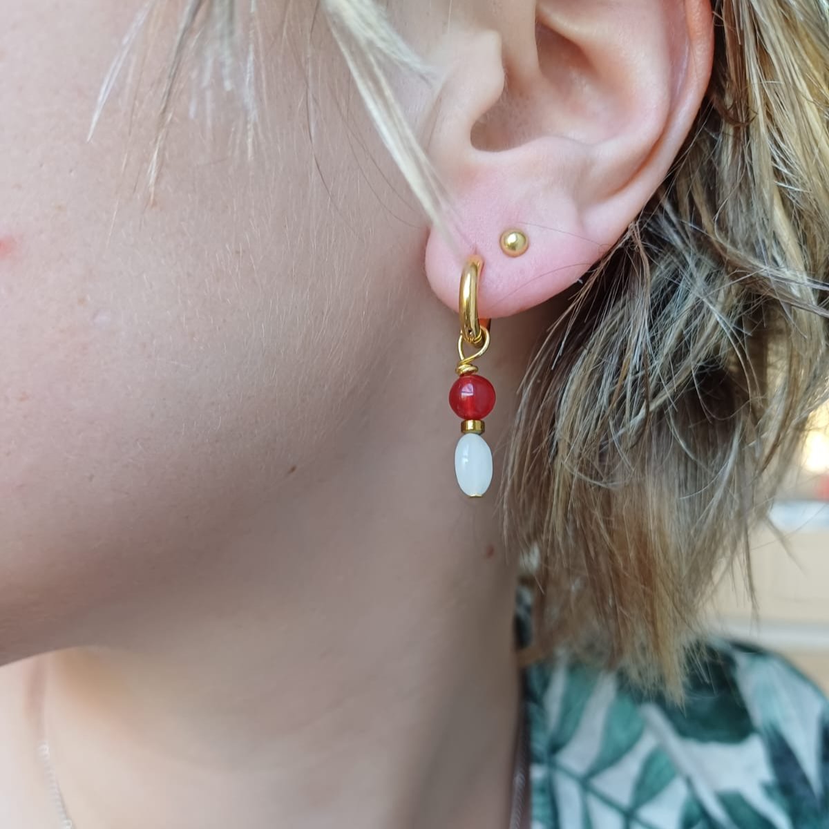 CreEZions oorbellen met rode Red Marble en witte Melkkwarts