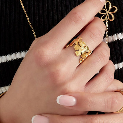 Statement-Ring mit Blumen