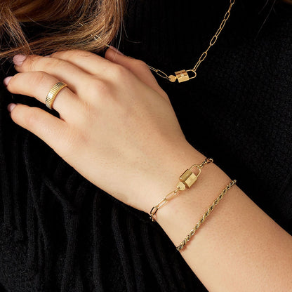 RVS armband met elegant gedraaid ontwerp - tijdloos elegant en feestelijk