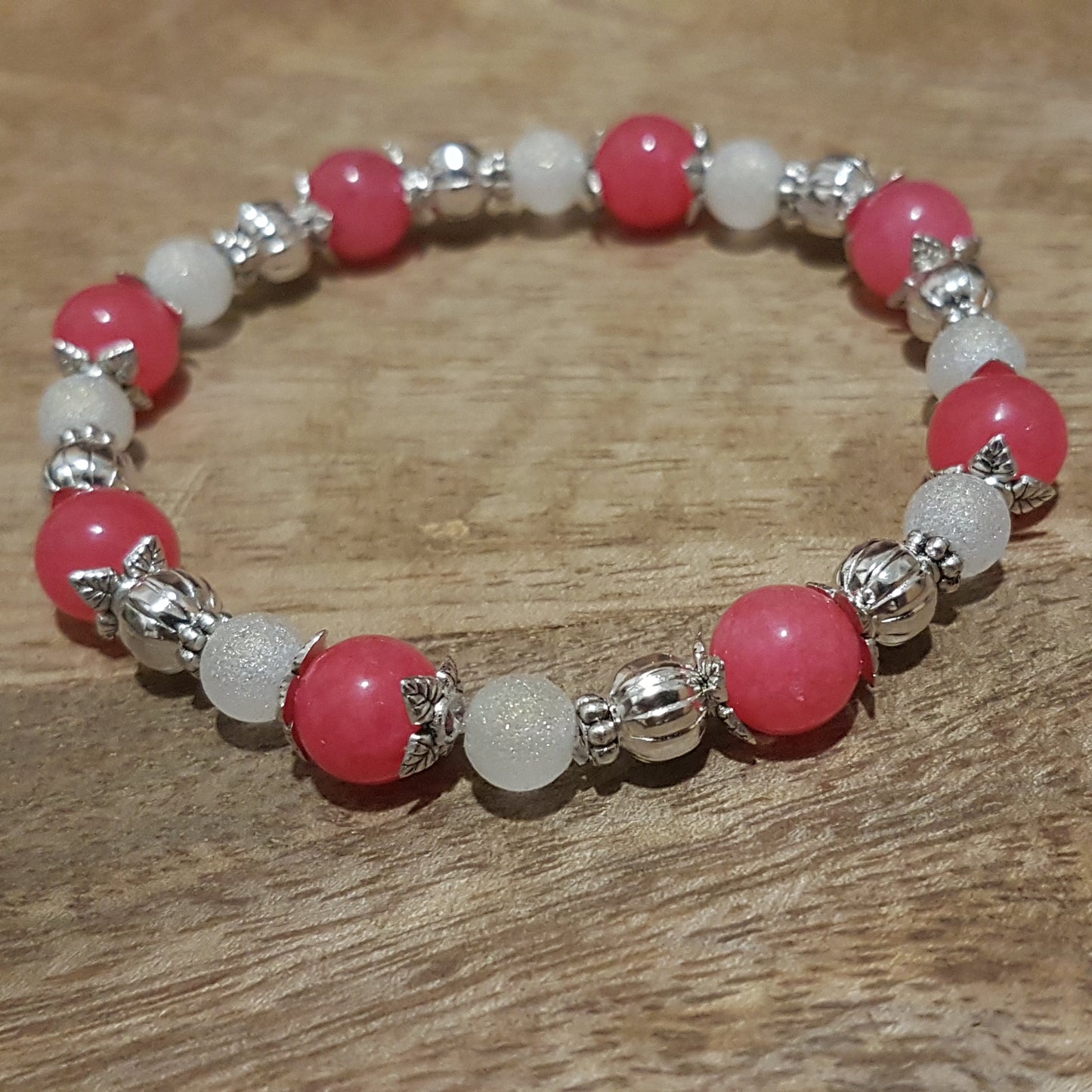 Kralenarmband met roze Jade en witte Stardust