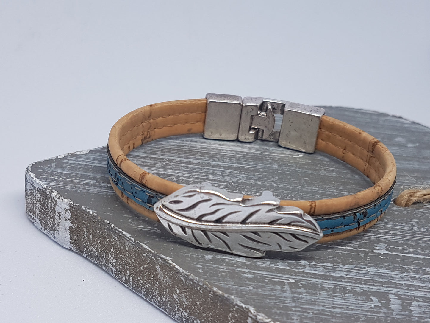 Armband van kurk met blad