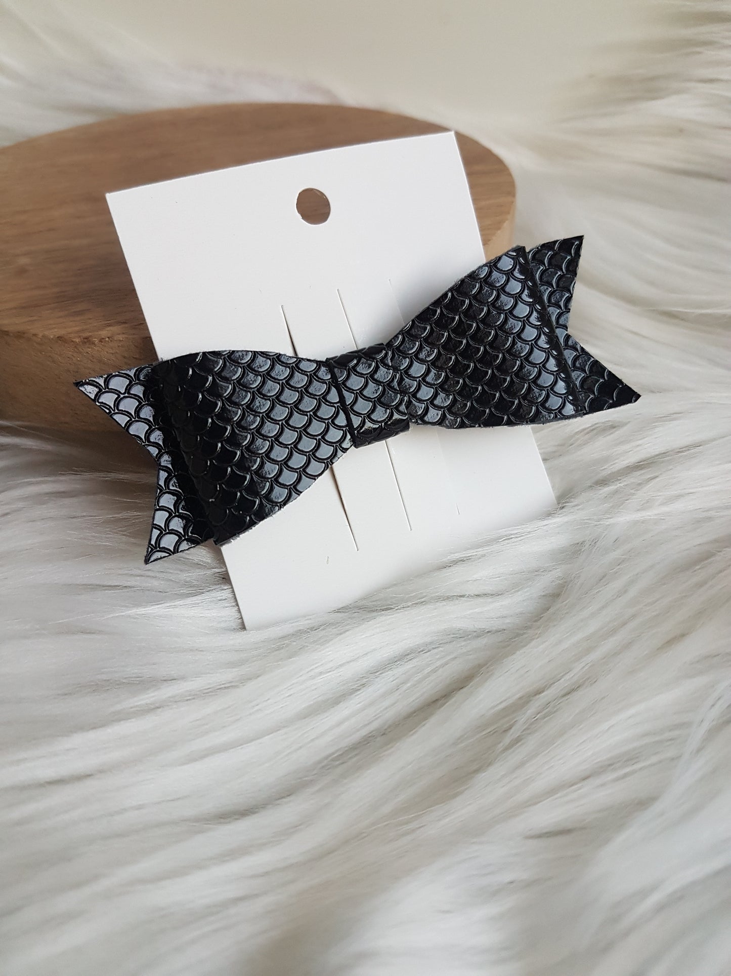 Bow with festive black leather look