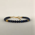 Dames armband met lapis lazuli kralen en goudkleurige details – elegant & tijdloos