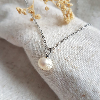 Parel in Gods Hand - Ketting met Zoetwaterparel & Hematiet