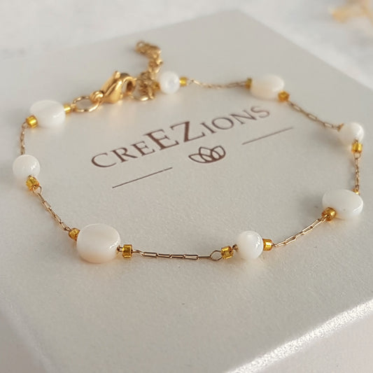 RVS armband met schelpkralen – minimalistisch & tijdloos