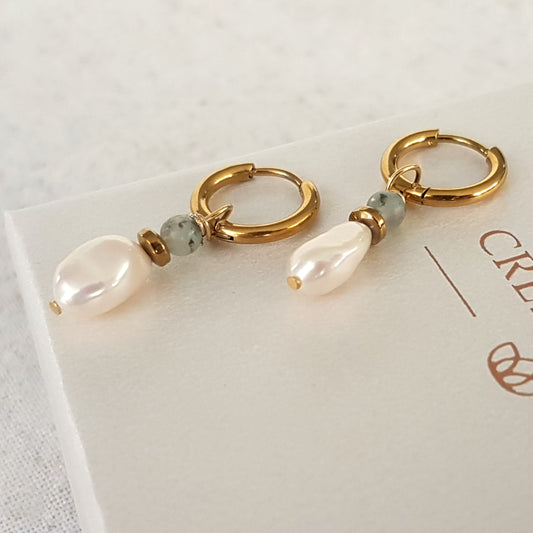 18K gold plated oorbellen met Lotus Jaspis & zoetwaterparels – elegant & natuurlijk