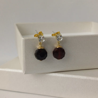 Oorstekers met granaat en zirkonia – 925 zilver of gold plated