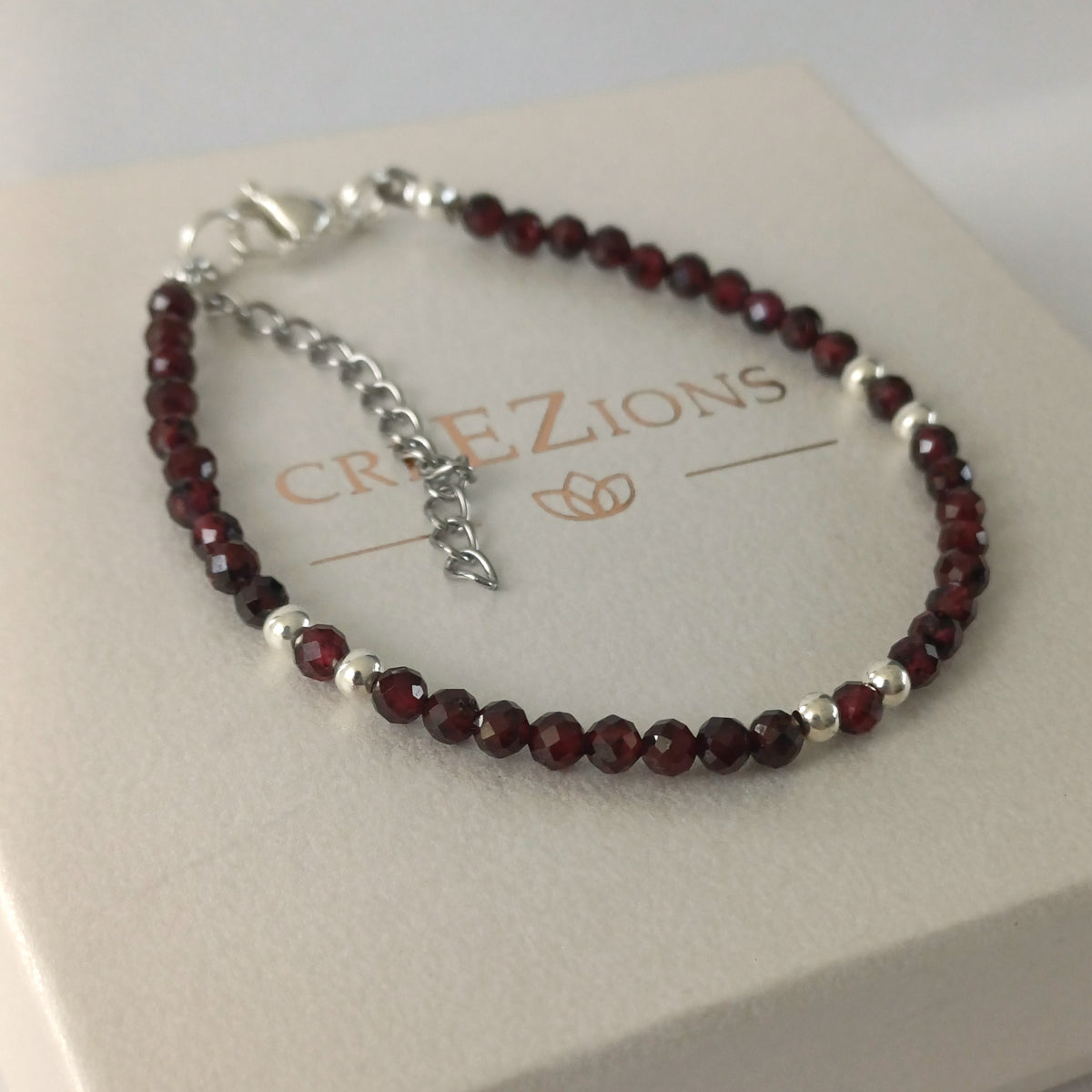 Armband met verfijnde granaat