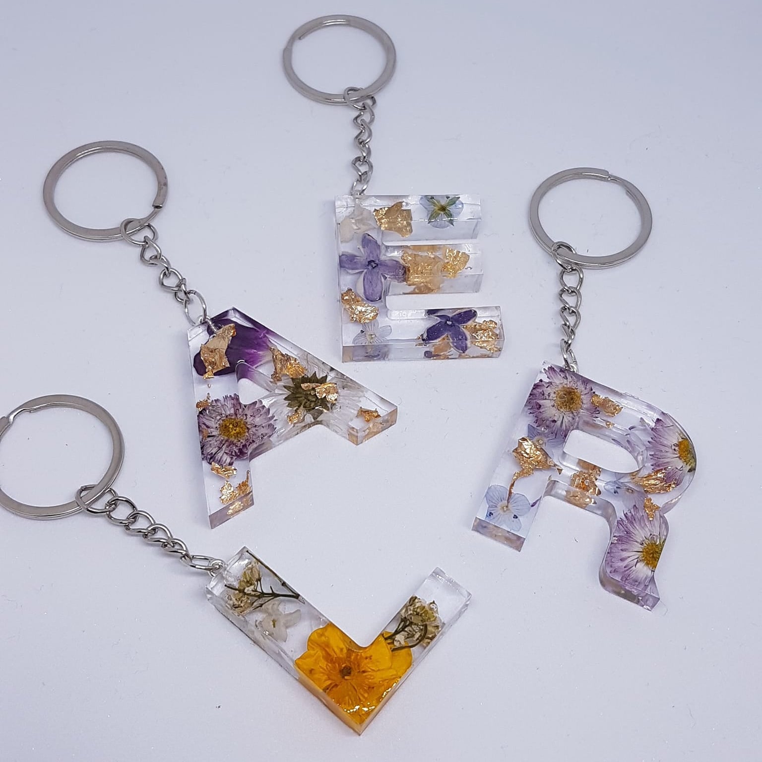CreEZions sleutelhanger van epoxy en gedroogde bloemen