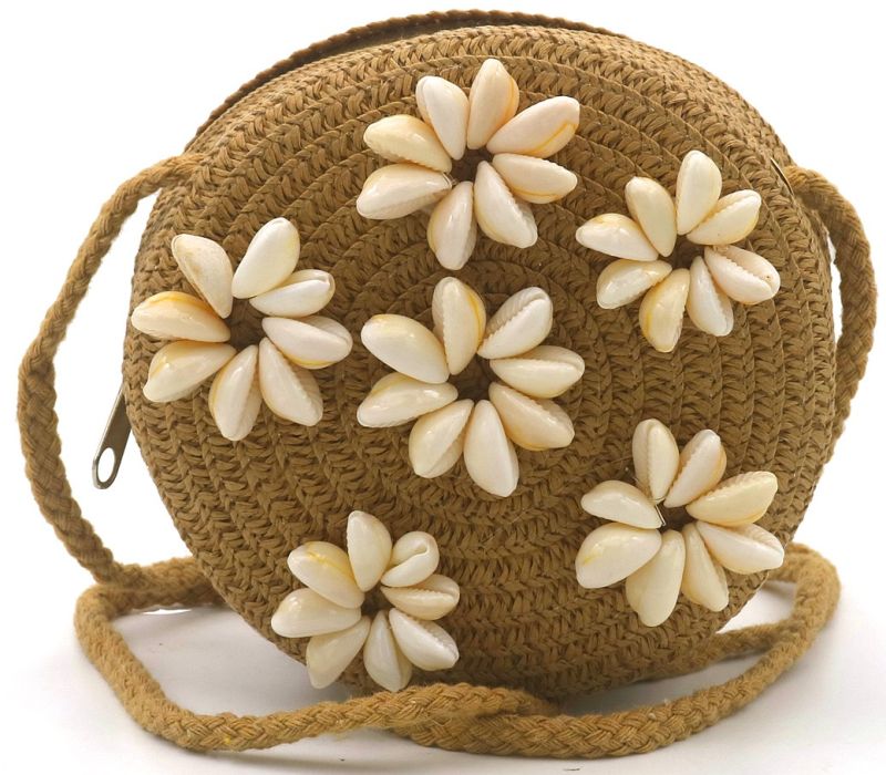 Rond kindertasje met schelpenbloemen