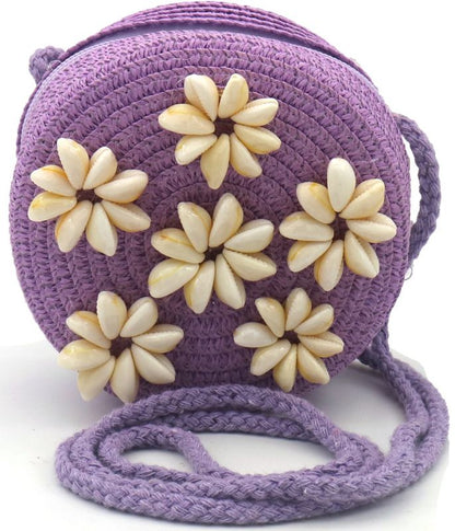 Rond kindertasje met schelpenbloemen