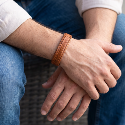 Leren heren armband cognac met stijlvol gevlochten design