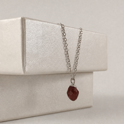 Ketting met granaat hanger – gold filled of 925 sterling zilver