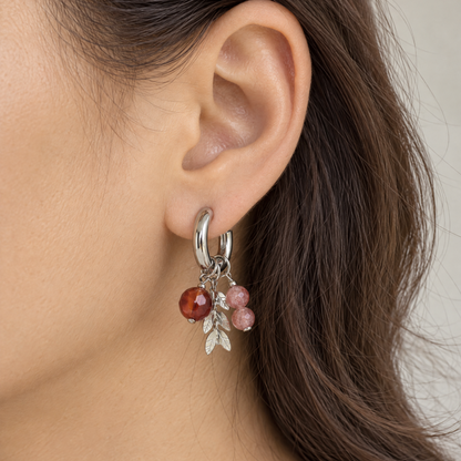 Mix & match oorbellen met granaat, aardbeienkwarts en bladbedel zilverkleurig