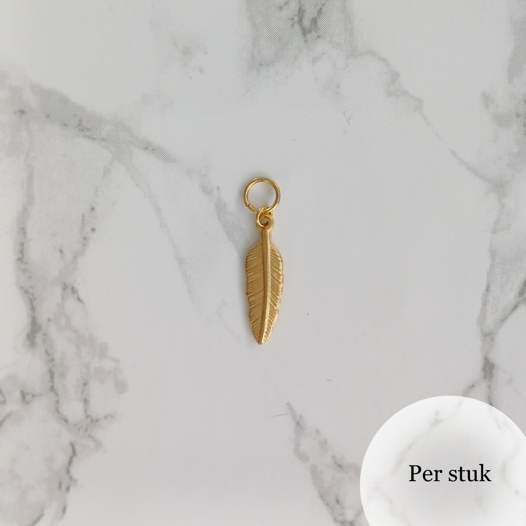 Mix & match bedel met fijnbewerkt veertje goudkleur