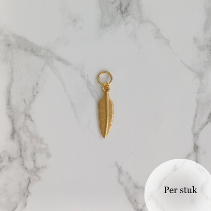 Mix & match bedel met fijnbewerkt veertje goudkleur