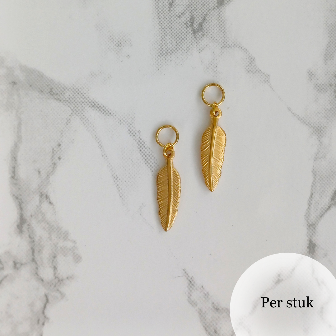 Mix & match bedel met fijnbewerkt veertje goudkleur