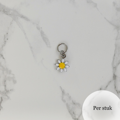 Mix & match oorbel bedel gekleurd bloemetje zilverkleur