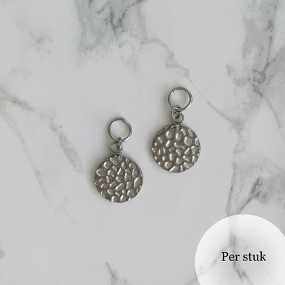 Mix & match bedel met bewerkt rondje zilverkleur