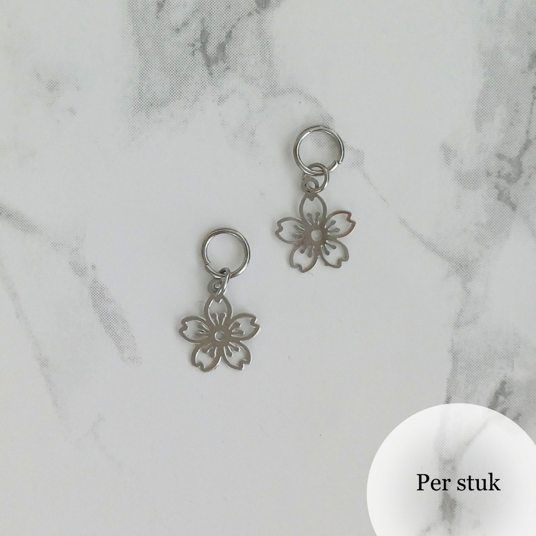 Mix & match bedel met verfijnd bloemetje zilverkleur