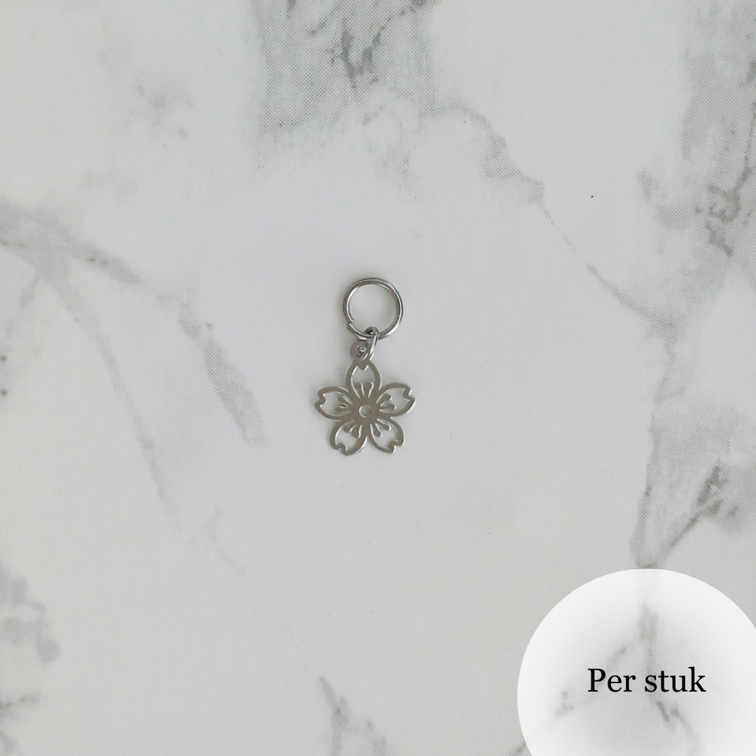 Mix & match bedel met verfijnd bloemetje zilverkleur