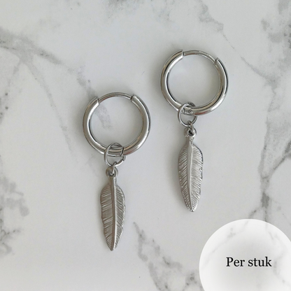 Mix & match bedel met fijnbewerkt veertje zilverkleur